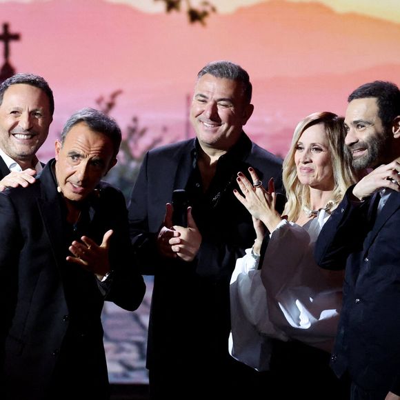 Exclusif - Nikos Aliagas et Arthur, Antonis Remos, Lara Fabian, Ycare lors surprises lors de l'enregistrement de l'émission "La chanson secrète N°14", présentée par N.Aliagas et diffusée le 26 décembre sur TF1, consacrée à Nikos Aliagas à Paris. JACOVIDES-MOREAU / BESTIMAGE