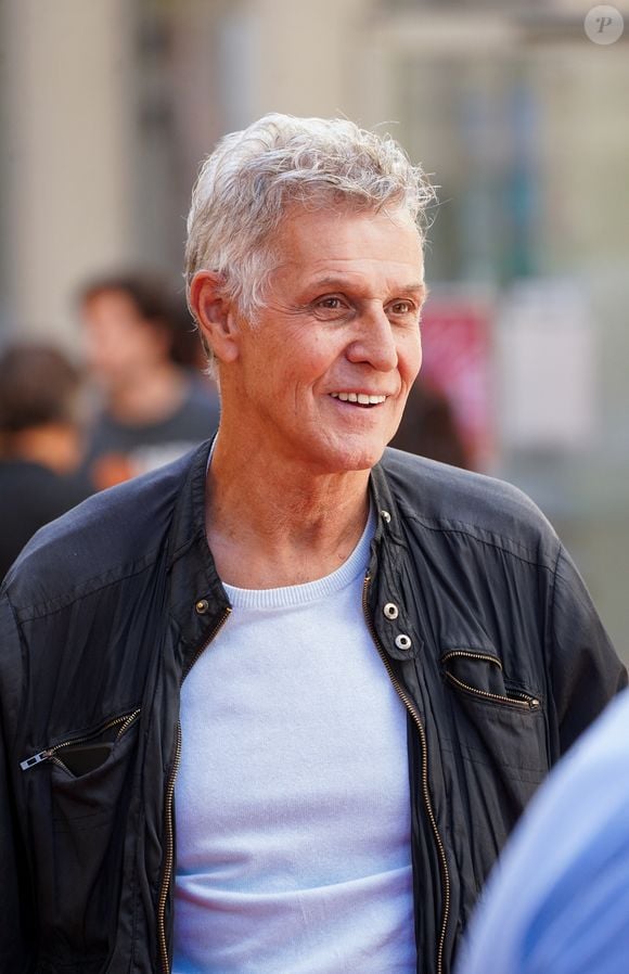 Pierre Deny partageait la vie de Juliette Degenne, avec qui il a eu ses filles.

Pierre Deny lors de la 13ème édition du festival Les Héros de la Télé de Beausoleil, le 11 octobre 2025.
© Anne-Sophie Guebey / Bestimage