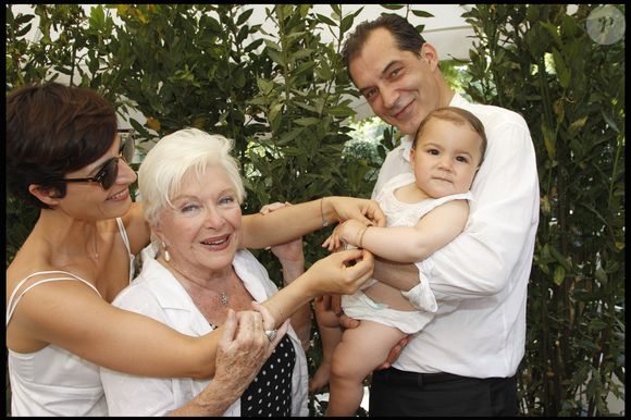 Déjeuner pour le baptême de la fille de Samuel Labarthe et Hélène Médigue, Mathilde, en présence de sa marraine Line Renaud au pavillon de l'Elysée le 2 juillet 2010.
Bestimage