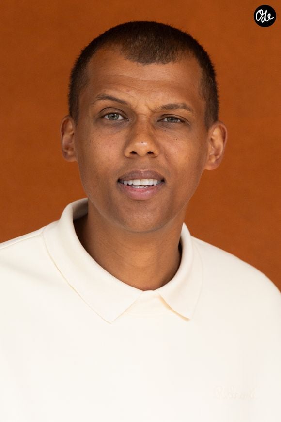Le chanteur, discret depuis plusieurs années, continue de se tenir loin des projecteurs.

Stromae lors des Internationaux de France de Tennis de Roland Garros 2026, à Paris, France, le 7 juin 2026. 

© Jacovides / Moreau / Bestimage