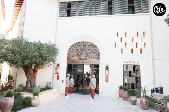 Patrick Bruel inaugure son hôtel cinq étoiles "L'Isle de Leos MGallery" à L'Isle-sur-la-Sorgue, France, le 23 septembre 2025. 
L’Isle de Leos Hôtel & Spa MGallery Collection . © Jack Tribeca / Bestimage