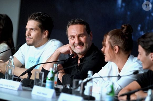 François Civile, Adele Exarchopoulos, Philippe Lellouche, Malik Frikah et Malaury Wanecque assistent au photocall de 'L'Amour Ouf' (Beating Hearts) lors du 77ème Festival de Cannes au Palais des Festivals le 24 mai 2024 à Cannes, France. Photo by Franck Castel/ABACAPRESS.COM