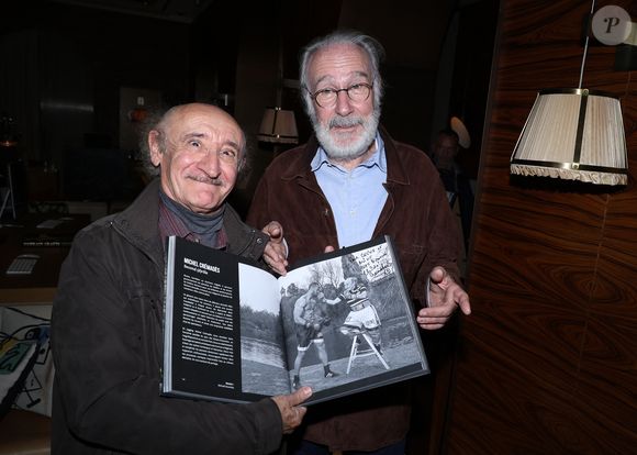Michel Crémadès et Bernard Le Coq - Vernissage de l'exposition photos et du livre "La Boxe fait son cinéma" à l’hôtel Brach à Paris le 23 Septembre 2025. © Denis Guignebourg/Bestimage