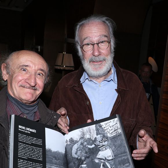 Michel Crémadès et Bernard Le Coq - Vernissage de l'exposition photos et du livre "La Boxe fait son cinéma" à l’hôtel Brach à Paris le 23 Septembre 2025. © Denis Guignebourg/Bestimage