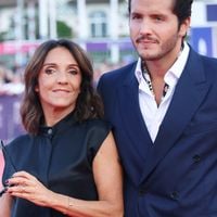 Premier tapis rouge à Deauville pour Florence Foresti et son compagnon Alexandre Kominek, main dans la main