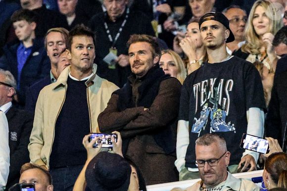 Birmingham, Angleterre, 16 septembre 2024 : Tom Brady, David Beckham et son fils Romeo Beckham lors du match de football Sky Bet League One entre Birmingham City et Wrexham à St Andrews à Birmingham, Angleterre (Natalie Mincher/SPP) Photo by Natalie Mincher/SPP/SPUS/ABACAPRESS.COM