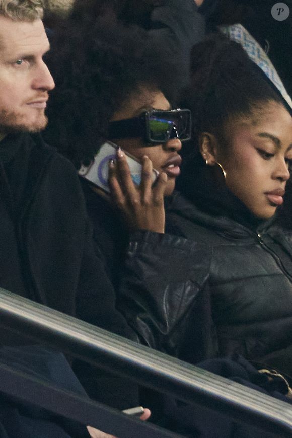 Ebony (Star Academy 2024) - Célébrités dans les tribunes du match de Ligue 1 McDonald's opposant le Paris Saint-Germain (PSG) à L’AS Monaco (4-1) au Parc des Princes à Paris le 7 février 2024. © Cyril Moreau/Bestimage
