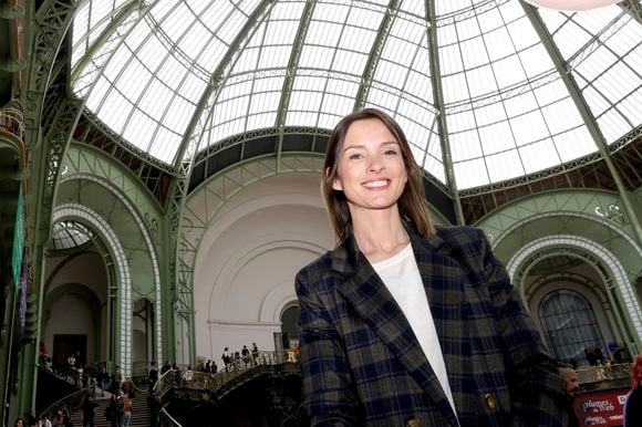 C’est après la victoire de l’équipe de France face à la Nouvelle-Zélande en 1999, qu'elle a commencé à se passionner pour le sport au ballon ovale.

Isabelle Ithurburu - Festival du livre de Paris au Grand Palais le 13 avril 2025. © Cédric Perrin/Bestimage