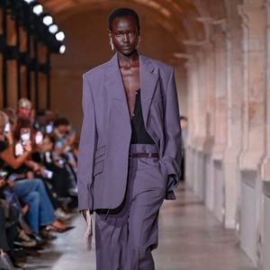 Mannequin sur le podium lors du défilé Victoria Beckham, dans le cadre de la Fashion Week de Paris (collections Printemps/Été 2026), au Val-de-Grâce, le 3 octobre 2025 à Paris, France. © Bestimage | 00726806