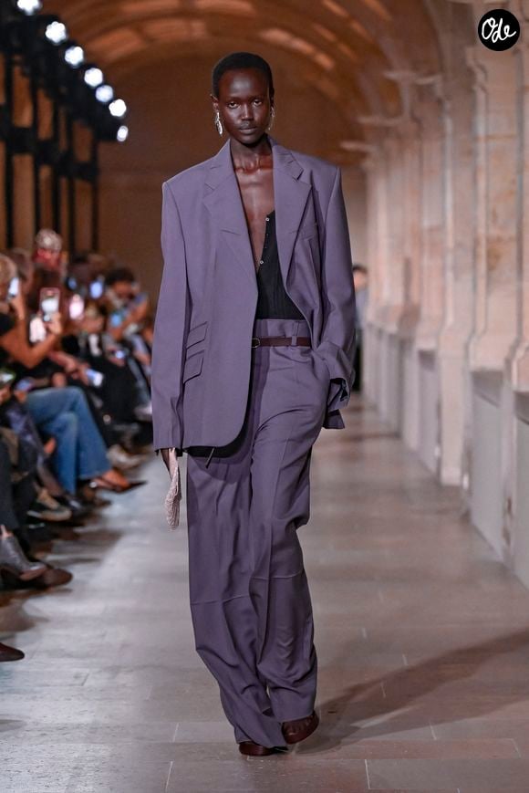 Mannequin sur le podium lors du défilé Victoria Beckham, dans le cadre de la Fashion Week de Paris (collections Printemps/Été 2026), au Val-de-Grâce, le 3 octobre 2025 à Paris, France. © Bestimage | 00726806