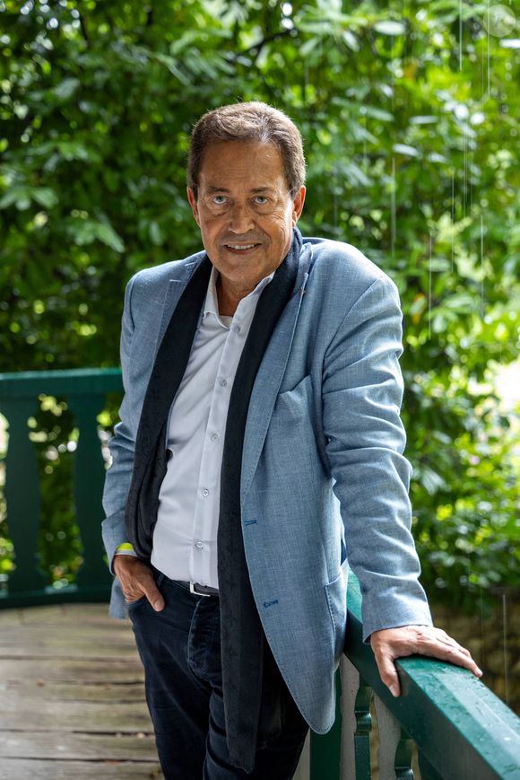 Georges Fenech participe à la séance de dédicaces annuelle à la Foret des Livres à Chanceaux-Pres-Loches, près de Tours, France, le 31 août 2025. Photo par Pascal Avenet/ABACAPRESS.COM