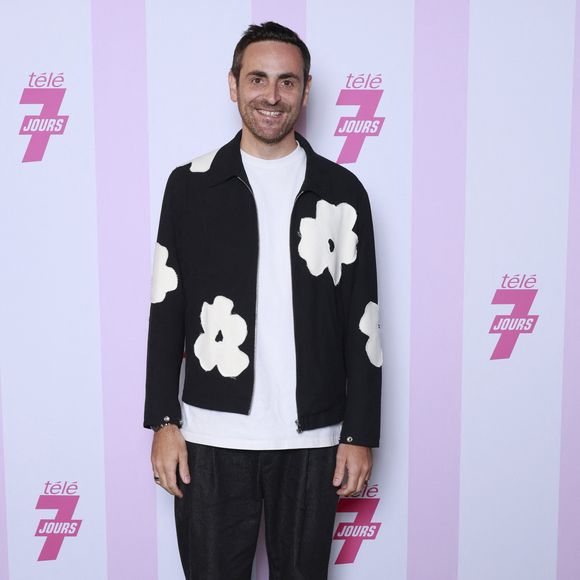 Malgré son emploi du temps très chargé, l'animateur s'est aussi lancé dans la comédie

Camille Combal - Soirée Télé 7 jours Chez Francette à Paris, jeudi 4 septembre 2025. - Soirée Télé 7 jours Chez Francette à Paris le 4 septembre 2025.
© Christophe Aubert via Bestimage