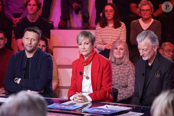 Exclusif - Raymond Aabou, Isabelle Morini-Bosc, Gilles Verdez, sur le plateau de l’émission « TPMP » présentée par C.Hanouna et diffusée en direct sur C8, Paris, France, le 25 fevrier 2025. © Jack Tribeca / Bestimage