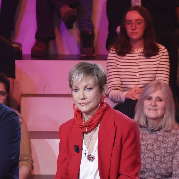 Exclusif - Raymond Aabou, Isabelle Morini-Bosc, Gilles Verdez, sur le plateau de l’émission « TPMP » présentée par C.Hanouna et diffusée en direct sur C8, Paris, France, le 25 fevrier 2025. © Jack Tribeca / Bestimage
