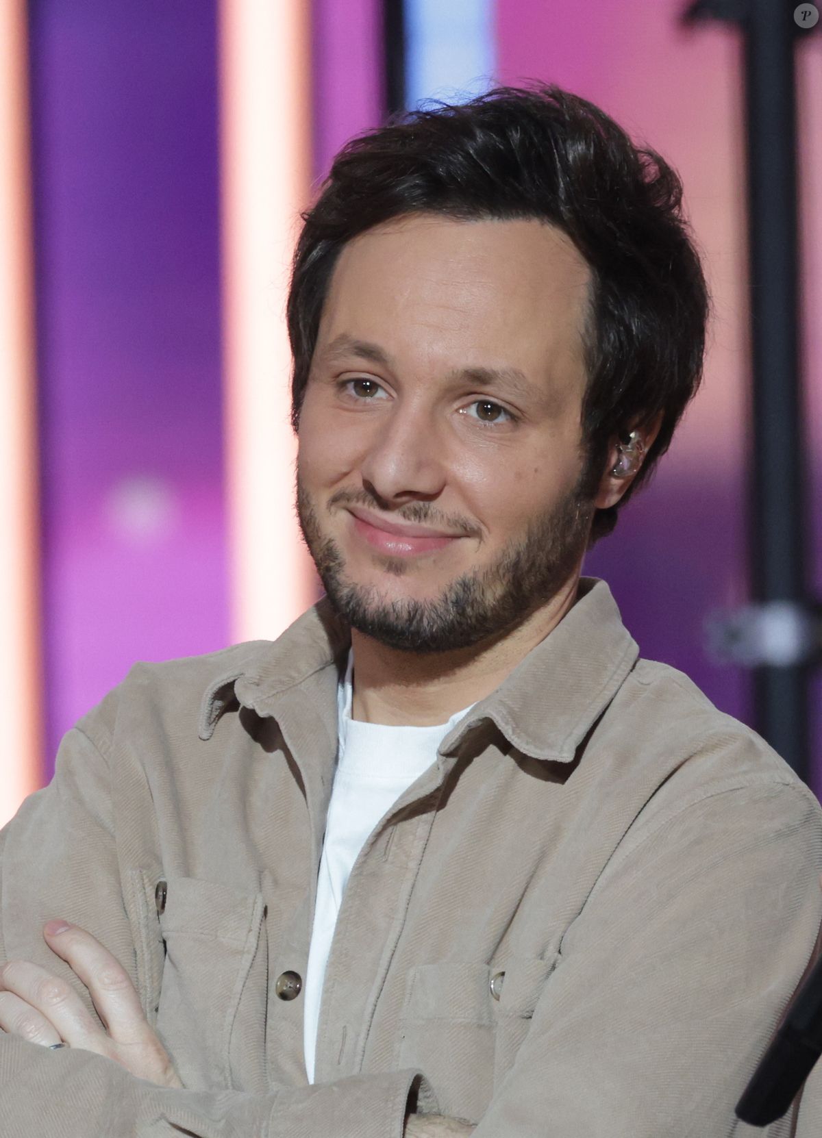 Vianney obligé d'apporter une précision importante après la sortie de la nouvelle chanson de Florent Pagny qu'il a écrite : "Je vois que ça s'enflamme" - Purepeople