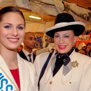 Genevieve de Fontenay lors de l'inauguration du salon du mariage au parc des expositions de Rouen le 30 janvier 2004 avec Laetitia Bleger, Miss France 2004 - Photo by Leitenberger S/ANDBZ/ABACAPRESS.COM