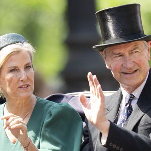 Sophie Rhys-Jones, duchesse d'Edimbourg, Timothy Laurence, - Les membres de la famille royale britannique arrivent à Buckingham Palace pour la cérémonie Trooping the Colour à Londres, le 14 juin 2025. Affecté par le crash du Boeing 787 Dreamliner à Ahmedabad du 12 juin, le souverain et les officiels porteront un brassard noir en hommage aux plus de 270 victimes. Bon nombre d'elles étaient des ressortissants britanniques.
© Goff Inf / Bestimage