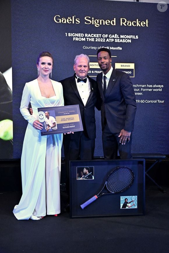 Exclusif - Elina Svitolina, le gagnant de la raquette signée par Gaël Monfils, et Gaël Monfils - Gala annuel de la Fondation Elina Svitolina au Yacht Club de Monaco. Le 2 décembre 2022
© Bruno Bebert / Bestimage
Le vendredi 2 décembre 2022, la Fondation Elina Svitolina a organisé une vente aux enchères lors de son dîner de gala annuel, qui s’est tenu pour la première fois au Monaco Yacht Club.

Les fonds récoltés lors de cette soirée, placée sous le Haut Patronage de Son Altesse Sérénissime le Prince Albert II de Monaco, serviront à financer les programmes mis en place par la Fondation depuis 2019 dont le programme de relance du tennis ukrainien d'après-guerre, mais aussi à poursuivre la soutien logistique et matériel apporté aux familles des bénéficiaires durement touchés par la guerre en Ukraine.
Parmi les invités de marque d'Elina Svitolina-Monfils pour l'événement, sachez que nous sommes vraiment heureux d'accueillir :
•A.Schevchenko (légende du football ukrainien),
•T.Parker (Champion NBA et All-Star Player de France),
•G.Monfils (joueur de tennis français et ancien numéro 8 mondial)
•M.Harnois (médaillée olympique en taekwondo)
•T.Miroshnechenko (présentateur de télévision ukrainien)
•L.Nikitiuk (présentatrice de télévision ukrainienne)
•M.Pokora et C.Milian
•C.Botino
•A. Karembeu
•F.DAURE : Délégué aux Relations avec la Principauté de Monaco et Subdélégué au Contrôle de gestion
•A.Popovchenko
•M.de.Passy
« J'organise le dîner de gala annuel de ma Fondation à un moment très difficile pour mon pays… Pour moi, c'est l'occasion de rappeler une fois de plus à tous que la guerre continue », déclare Elina Svitolina. "Mon objectif est de rassembler ceux qui soutiennent l'Ukraine et de trouver de nouveaux amis et partenaires pour ma Fondation, qui travaille à la fois pour soutenir les enfants talentueux et pour développer le tennis. L'équipe et moi-même croyons fermement à la victoire et pensons déjà à la restauration d'après-guerre des infrastructures sportives. Les jeunes talents qui ont fui le pays à cause de la guerre doivent savoir qu'ils seront bientôt les bienvenus chez eux ».
Plus d'une quinzaine de lots exceptionnels ont été proposés au cours de la soirée qui a réuni des invités internationaux du monde du sport et du spectacle, réunis pour l'occasion autour de la championne ukrainienne pour soutenir sa Fondation et ses actions. 
Cette soirée, placée sous le signe de la solidarité et du sport, était l'occasion de faire le point sur les actions mises en place en 2022 par la Fondation mais aussi de rencontrer des sportifs engagés lors d'un cocktail et d'un dîner dans l'un des lieux les plus emblématiques de la France : La Principauté de Monaco.