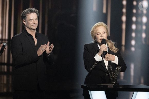 Sylvie Vartan sur scène reçoit un prix d'honneur de David Hallyday lors des 40èmes Victoires De La Musique à La Seine Musicale le 14 février 2025 à Boulogne-Billancourt, France. Photo by David NIVIERE/ABACAPRESS.COM