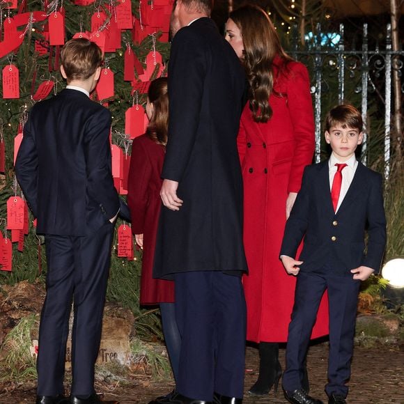 Le prince William, prince de Galles, Catherine Kate Middleton, princesse de Galles, le prince Louis lors du service de chants de Noël Together At Christmas à l'abbaye de Westminster, Londres le 6 décembre 2024.

© Julien Burton / Bestimage