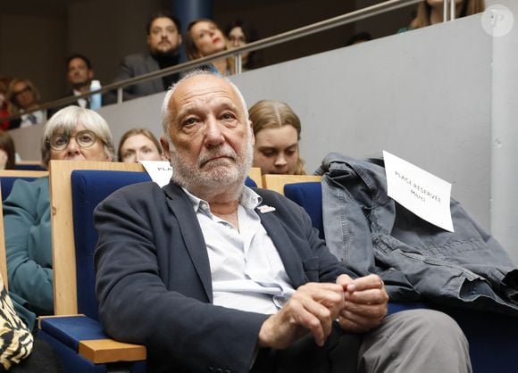 François Berléand fait également partie des 10 personnalités à témoigner

Exclusif - François Berléand - Avant-première su documentaire "Santé mentale, briser le tabou" dans l'Amphithéâtre Laroque au Ministère du Travail, de la Santé et des Solidarités à Paris le 15 avril 2025. © Marc Ausset-Lacroix/Bestimage