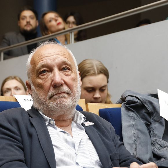 François Berléand fait également partie des 10 personnalités à témoigner

Exclusif - François Berléand - Avant-première su documentaire "Santé mentale, briser le tabou" dans l'Amphithéâtre Laroque au Ministère du Travail, de la Santé et des Solidarités à Paris le 15 avril 2025. © Marc Ausset-Lacroix/Bestimage