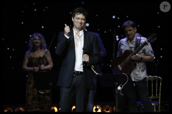 Exclusif - Jonathan Dassin lors de la soirée L'année de la déprime (et même un peu plus...) aux Folies Bergère à Paris le 29 novembre 2021.

© Alain Guizard / Bestimage