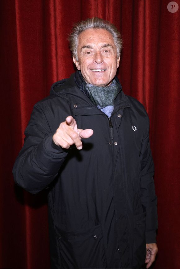 Gérard Holtz est très proche de ses fils.

Gérard Holtz assiste à la répétition générale du spectacle "Victor Lustig l'homme qui vendit la Tour Eiffel" au théâtre Bobino à Paris, France, le 22 octobre 2025. L'événement a rassemblé plusieurs personnalités de la télévision française avant la première. Photo VIM/ABACAPRESS.COM