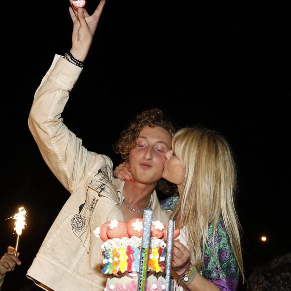 Exclusif - Isabelle Camus et Joalukas Noah lors de la soirée d'anniversaire de Joalukas Noah, fils de Yannick Noah et Isabelle Camus, pour ses 18 ans à Paris le 10 juin 2022.

© Cyril Moreau / Bestimage