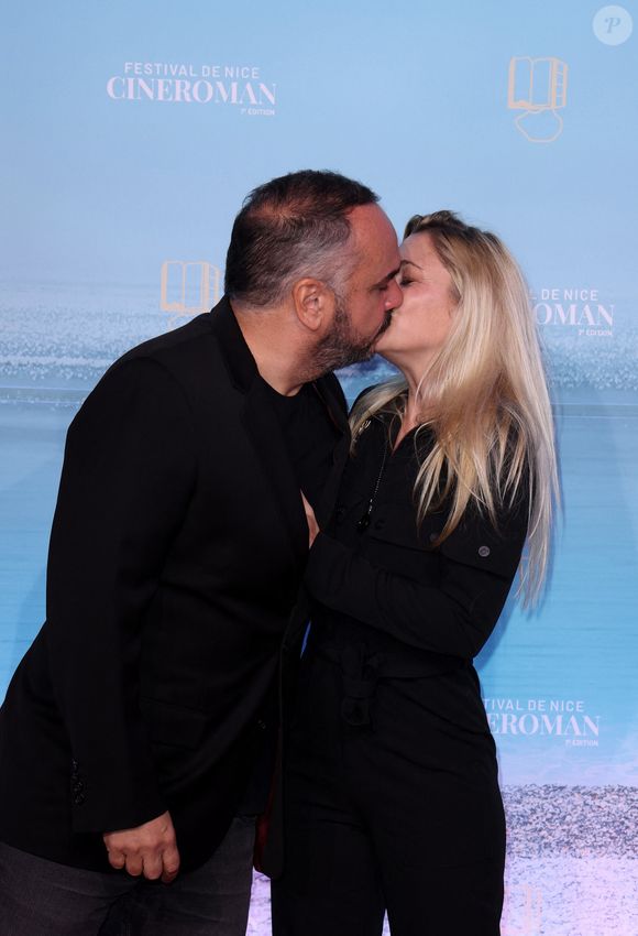 ou encore François-Xavier Demaison et sa femme Anaïs Tihay

François-Xavier Demaison et sa femme Anaïs Tihay - Tapis rouge lors de la 7ème édition du festival Cinéroman à Nice le 1er Octobre 2025. © Bebert-Jacovides/Bestimage