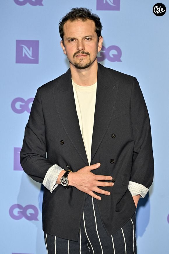 Parmi ses recommandations figurent Arrantzaleak, La Plancha d’Ilbarritz, ainsi que des adresses à Guéthary et Pasaia. 

Juan Arbelaez lors de la soirée Nespresso x GQ organisée en amont du 79e Festival de Cannes, à Cannes, en France, le 16 mai 2026. Photo de Julien Reynaud/APS-Medias/ABACAPRESS.COM