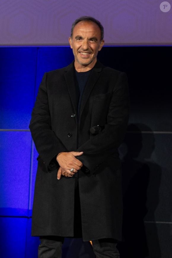 Nikos Aliagas participe au 'Multi Screen Grand Prix 2026' à l'hôtel Pullman Paris Montparnasse le 13 avril 2026 à Paris, France. Photo par Nasser Berzane/ABACAPRESS.COM