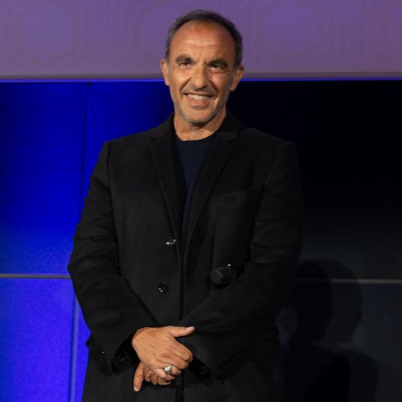 Nikos Aliagas participe au 'Multi Screen Grand Prix 2026' à l'hôtel Pullman Paris Montparnasse le 13 avril 2026 à Paris, France. Photo par Nasser Berzane/ABACAPRESS.COM