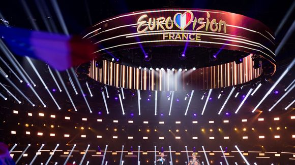 Après son éviction d'une émission par France TV, une animatrice semble "brisée" et TF1 n'a pas l'air intéressée