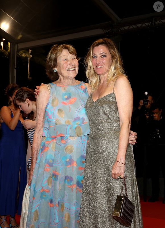 Valeria Bruni Tedeschi et sa mère Marisa Borini - Descente des marches du film "Les Amandiers (Forever Young)" lors du 75ème Festival International du Film de Cannes, le 22 mai 2022/
© Dominique Jacovides / Bestimage