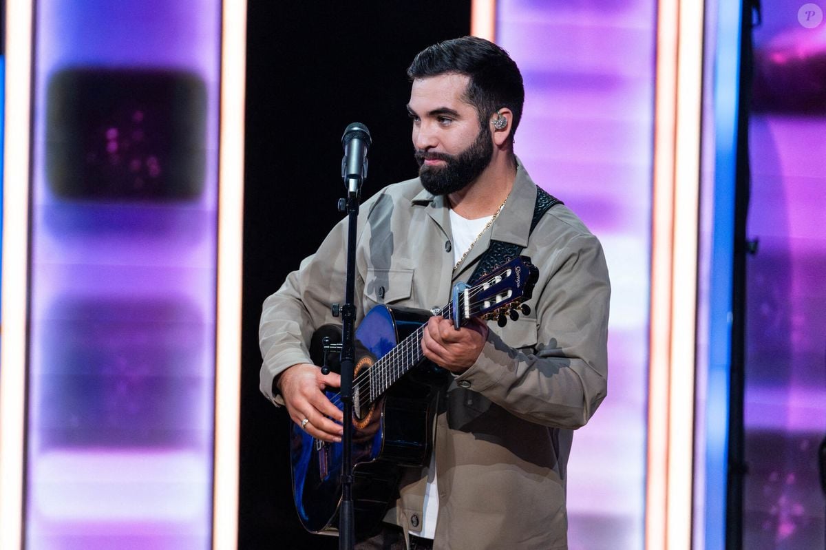 Toile Art Peinture Kendji Girac - Chanteur Français Pose Cool 60x90cm Sans Cadre, Décoration Murale Moderne