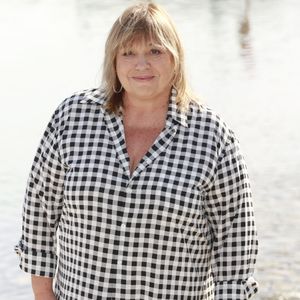 Michèle Bernier joue dans la série "Le parfum du bonheur" sur France 2.

Michèle Bernier de la série Parfum du Bonheur 
La 27e édition du Festival de la Fiction de La Rochelle. © Christophe Aubert via Bestimage