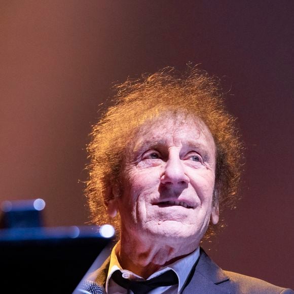 Alain Souchon - XVème gala pour la Fondation Recherche Alzheimer à l'Olympia à Paris le 14 mars 2022. Sous la direction artistique de P. Souchon, des grands noms de la chanson française se mobilisent autour d'un concert sur le thème "2 générations chantent pour la 3ème". L'intégralité des bénéfices de cette soirée servira à financer la recherche sur la maladie d'Alzheimer. ©  Jack Tribeca/Bestimage