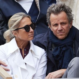 Anne-Sophie Lapix est en couple avec Arthur Sadoun ! 

Anne-Sophie Lapix et son mari Arthur Sadoun dans les tribunes au même moment dans les tribunes des Internationaux de France de tennis de Roland Garros à Paris, France. © Jacovides-Moreau/Bestimage
