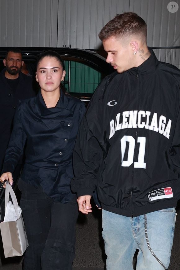 Romeo Beckham et Kim Turnbull à Paris. Backgrid USA / Bestimage
