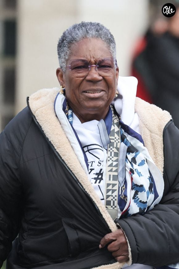 À quelques mois de ses 80 ans, l’actrice affirme ne pas se focaliser sur son âge et privilégie le positif.

Firmine Richard - Obsèques d’Isabelle Mergault à la Coupole du Père-Lachaise à Paris le 30 mars 2026. © Cyril Moreau - Dominique Jacovides / Bestimage