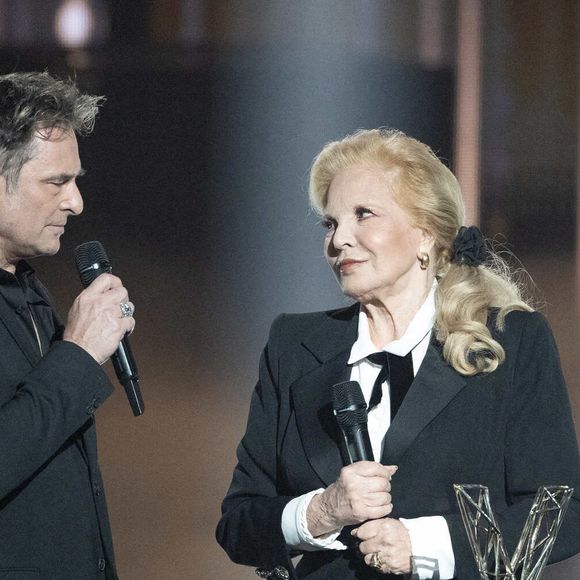 Sylvie Vartan sur scène reçoit un prix d'honneur de David Hallyday lors des 40èmes Victoires De La Musique à La Seine Musicale le 14 février 2025 à Boulogne-Billancourt, France. Photo par David NIVIERE/ABACAPRESS.COM