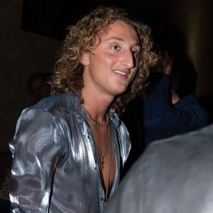 Le jeune homme a récemment franchi un cap en mixant pour l'ouverture du rooftop "Aqua Kyoto". Une prestation sur les Champs-Élysées qui confirme son statut de DJ montant.

Exclusif - Joalukas Noah au vernissage de l'exposition du photographe Antoine Verglas au restaurant Le Manko lors de la fashion week de Paris. Le 26 septembre 2023.

©BestImage