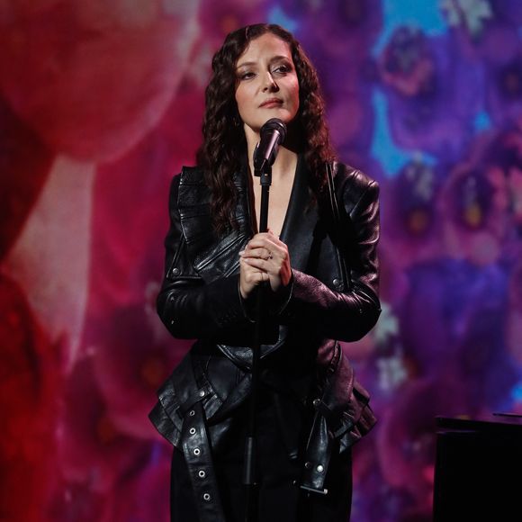 Très touchée, elle a confié ne jamais pouvoir s’en remettre.

Exclusif - Camille Lellouche (surprise de L.Fabian)  - Surprises - Enregistrement de l'émission "La Boîte à Secrets N°19" dans les studios de la Cité du Cinéma à Saint-Denis, présentée par F.Bollaert et diffusée le 3 janvier sur France 3
© Christophe Clovis / Bestimage