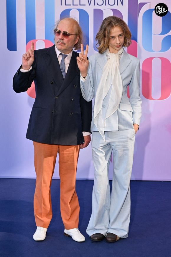 Le jeune homme n’était pas seul pour cette soirée monégasque.

Philippe Katerine et Billy Blanchard lors de la séance photo du film « Les Derniers Jours de Charles Baudelaire » dans le cadre du 65e Festival de télévision de Monte-Carlo, le 13 juin 2026 à Monte-Carlo, Monaco. Photo de Julien Reynaud/APS-Medias/ABACAPRESS.COM