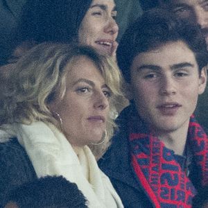 "Cette petite main qui est venue dans la mienne le 28 juin 2009 à 22h27 dépasse désormais la mienne d'une phalange", poursuit-elle

Sara Mortensen et son fils Aksel en tribunes lors du match de football Ligue 1 McDonald's opposant le Paris Saint-Germain (PSG) au Lille OSC (3-0) au Parc des Princes à Paris, France, le 16 janvier 2026. © Cyril Moreau/Bestimage