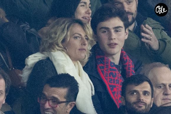 "Cette petite main qui est venue dans la mienne le 28 juin 2009 à 22h27 dépasse désormais la mienne d'une phalange", poursuit-elle

Sara Mortensen et son fils Aksel en tribunes lors du match de football Ligue 1 McDonald's opposant le Paris Saint-Germain (PSG) au Lille OSC (3-0) au Parc des Princes à Paris, France, le 16 janvier 2026. © Cyril Moreau/Bestimage
