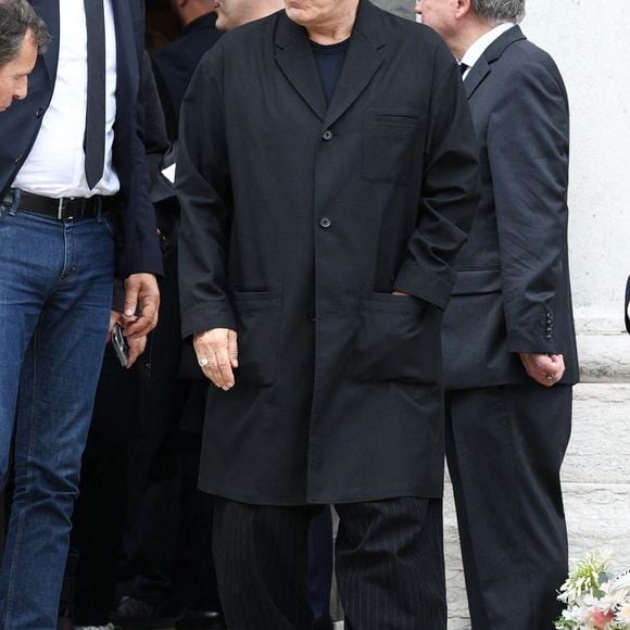 Marc Lavoine quittant la cérémonie funéraire de la chanteuse française Françoise Hardy au crématorium du Père Lachaise à Paris, le 20 juin 2024.