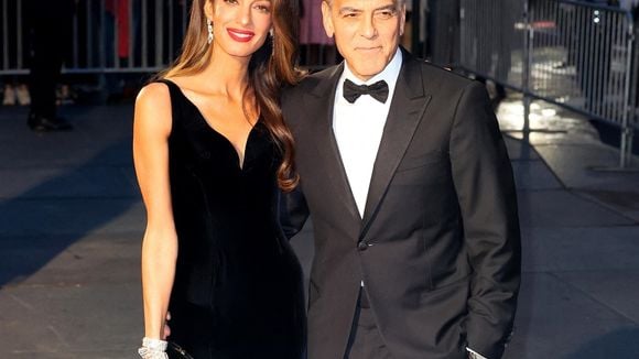 George Clooney : Ses jumeaux de 7 ans ont hérité d’un rituel de Noël très particulier de leur maman Amal