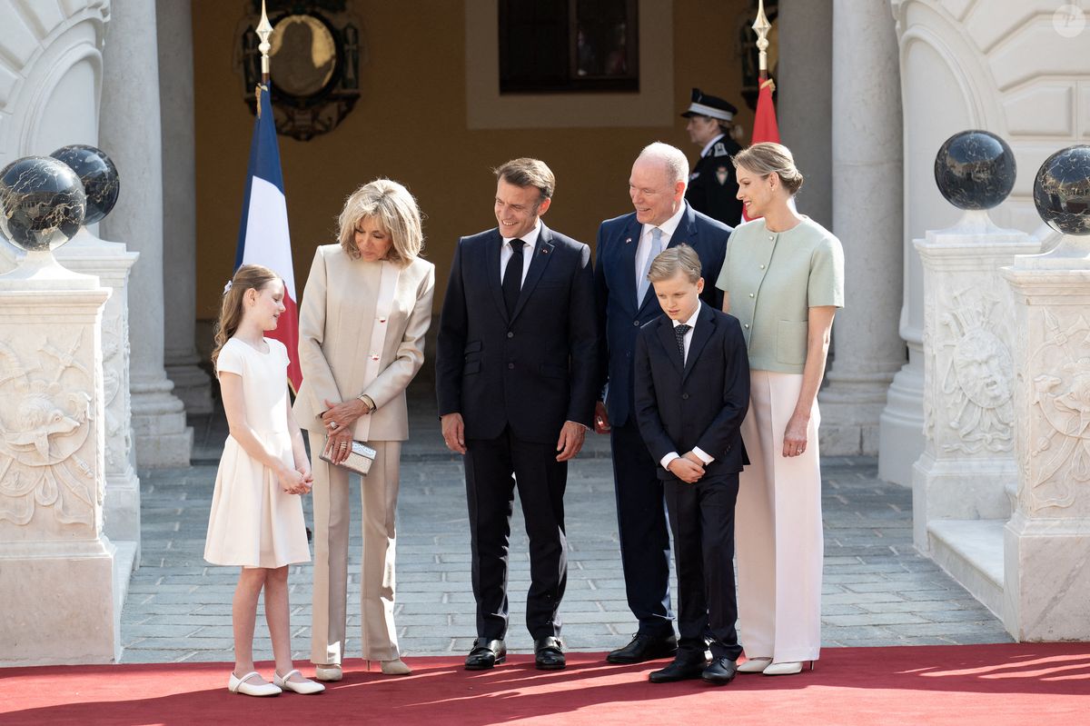 Photo Le Pr sident Fran ais Emmanuel Macron Et Son pouse Brigitte photo-le-pr-sident-fran-ais-emmanuel-macron-et-son-pouse-brigitte